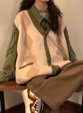 2024秋季新款复古慵懒风叠穿V领毛衣开衫马甲+绿色衬衫时尚套装女