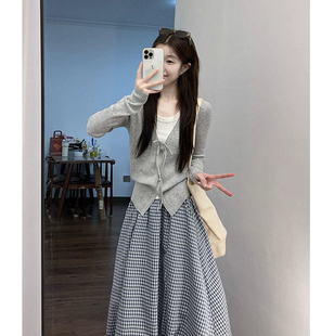 早秋季韩系通勤风灰色长袖针织开衫女搭配格纹高腰半身裙两件套装