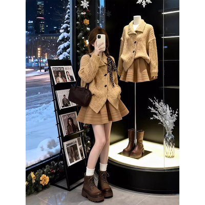 穿搭一整套牛角扣针织毛衣开衫女