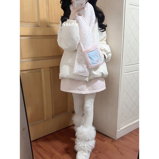 2025冬日氛围感立领加厚保暖白色棉服学生搭配设计感穿搭保暖围巾