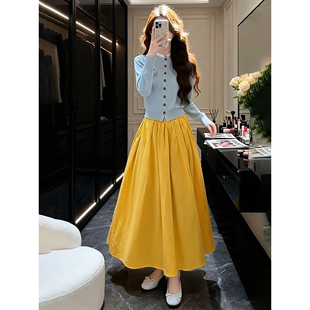 2026春季新款法式气质蓝色针织上衣女学生搭配黄色半身裙两件套装