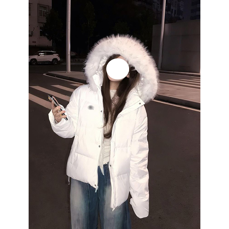 冬日温柔风慵懒加厚保暖白色毛领连帽棉服2025新款休闲设计感棉衣