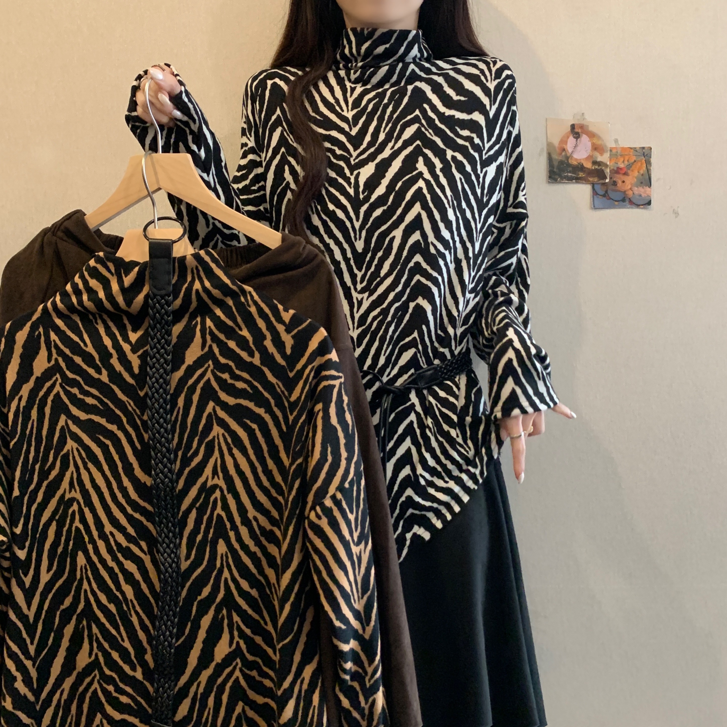 通勤时尚百搭高领斑马条纹打底衫女秋冬胖MM显瘦遮肚上衣 半身裙