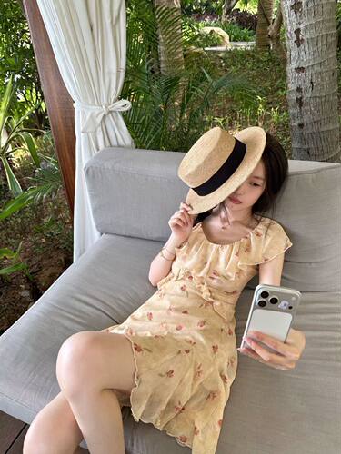 oker章壳儿正品～碎花木耳边连衣裙v领度假风短裙夏季A920