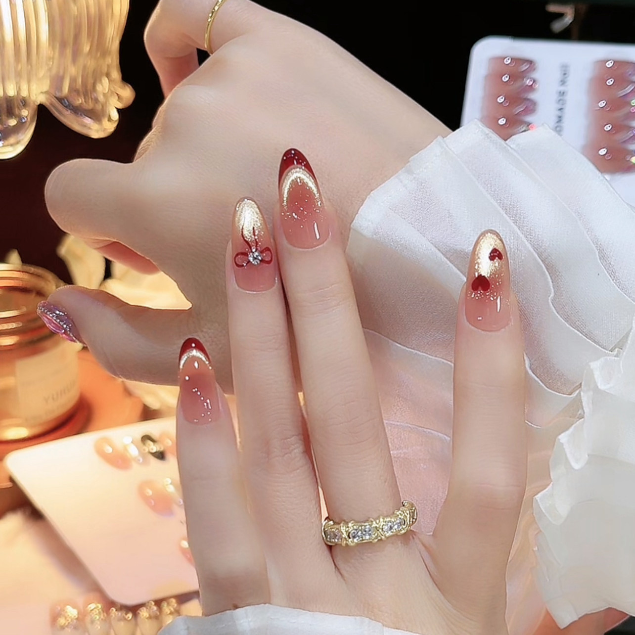 岁岁年年  纯手工穿戴酸奶白猫眼爆闪显嫩美甲贴片10片,彩妆/香水/美妆工具,穿戴甲/甲片,淘宝优惠券,粉丝福利购,淘宝优惠卷