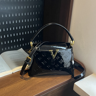 包包女2026新款时尚百搭手提包女高级感小众设计单肩斜挎包通勤包