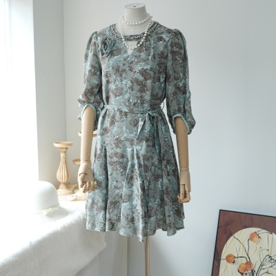 连衣裙女2025新款夏碎花中袖裙子