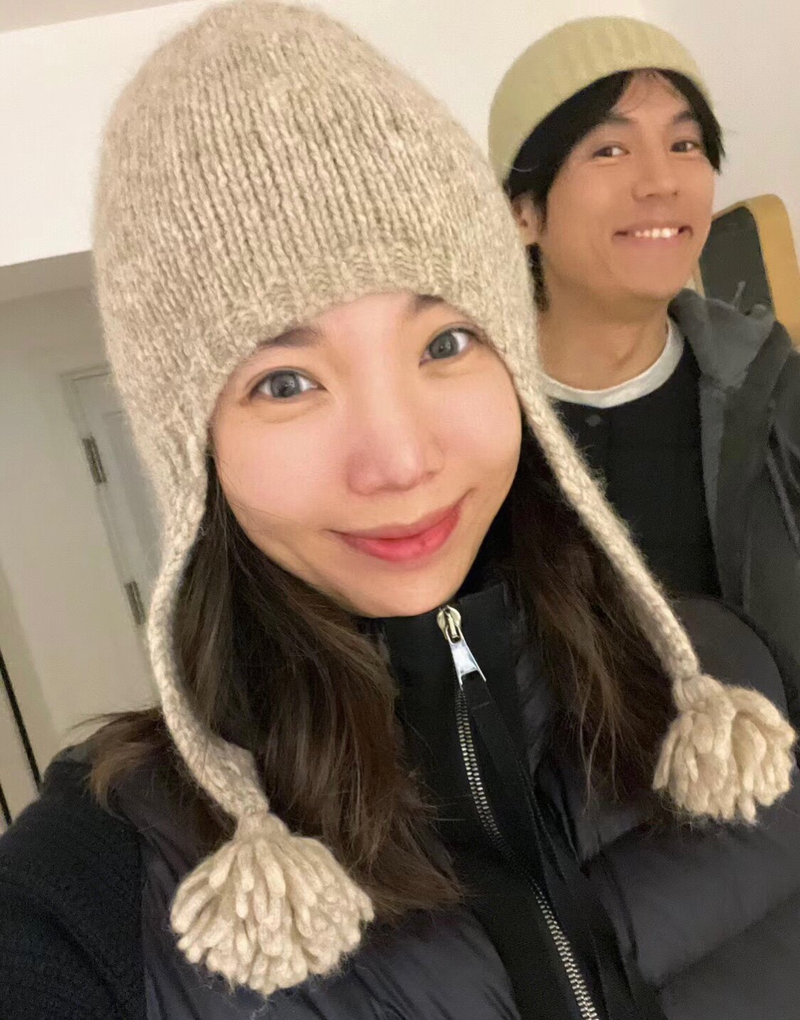 婉婷同款冬日温暖护耳毛茸茸羊毛针织飞行帽可爱俏皮毛线吊球女帽