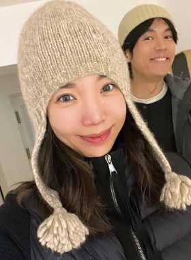 婉婷同款冬日温暖护耳毛茸茸羊毛针织飞行帽可爱俏皮毛线吊球女帽