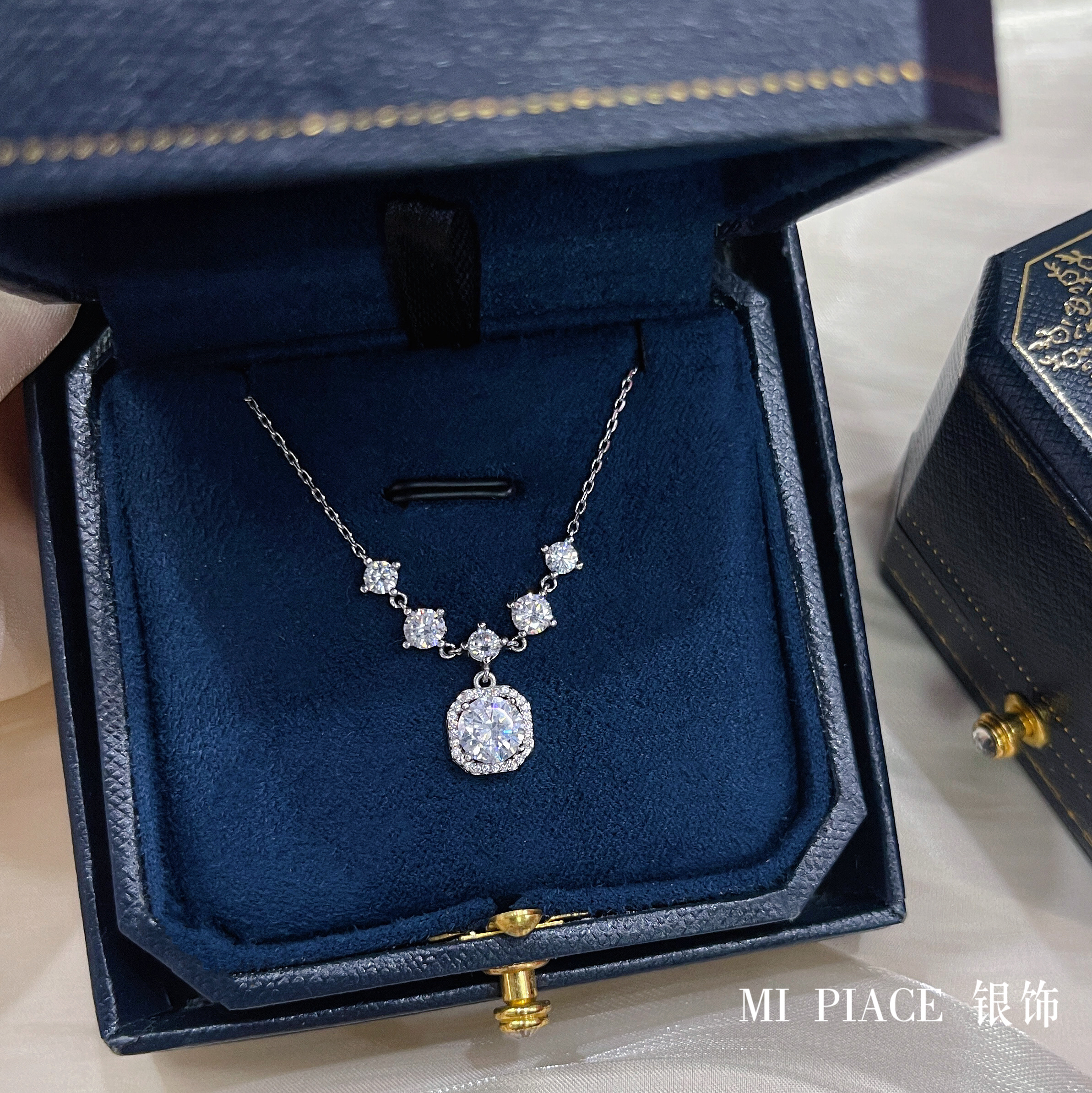 s999纯银小方糖项链女轻奢小众设计感闪钻锁骨链送女友情人节礼物