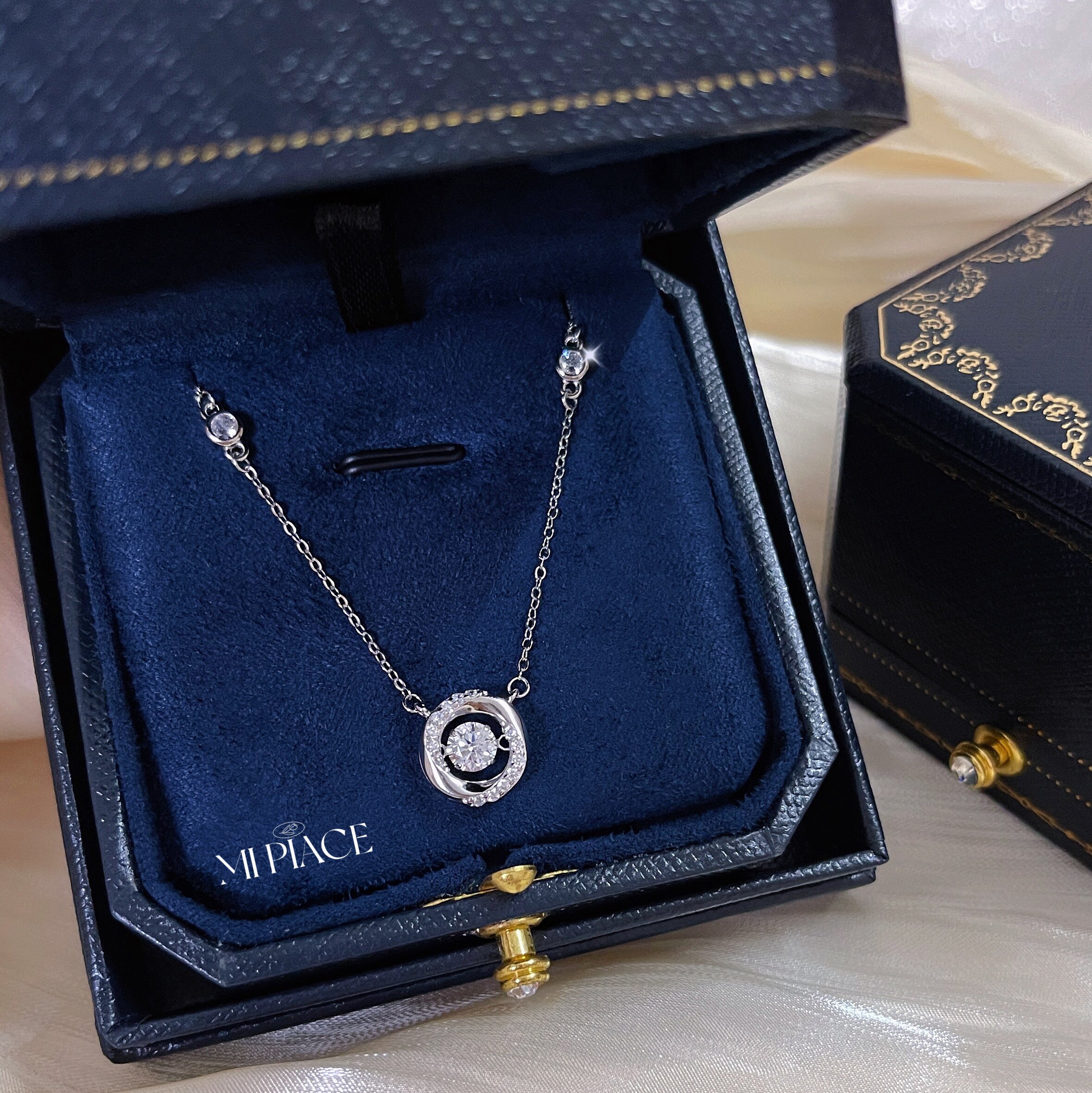 s999纯银莫比乌斯环三秒心动项链女轻奢小众设计锁骨链送女友礼物