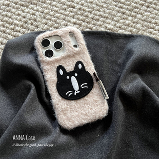 ANNACASEins秋冬可爱浅粉毛绒呆萌黑猫手机壳适用iphone17promax苹果14女17新款 15pro软16Promax防摔保护套13