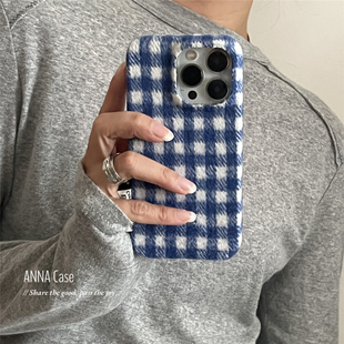 ANNACASE秋冬简约蓝白格子毛绒手机壳适用iphone17promax苹果14小众17pro新款 15pro软壳16Promax防摔保护套16