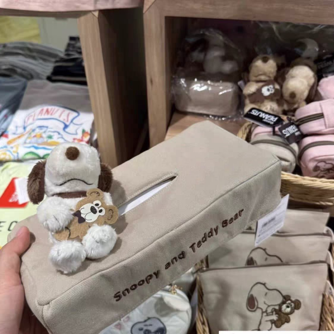 国内现货日本采购snoopy史努比抱小熊毛绒纸巾盒