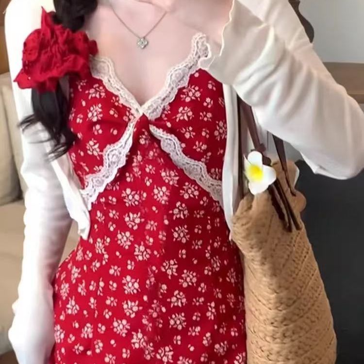 气质法式蕾丝拼接碎花吊带连衣裙夏季新款度假收腰长红色连衣裙