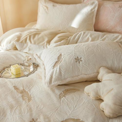 冬季高克重加厚保暖四件套羽毛刺绣锦芙立体雕花牛奶绒珊瑚绒床品