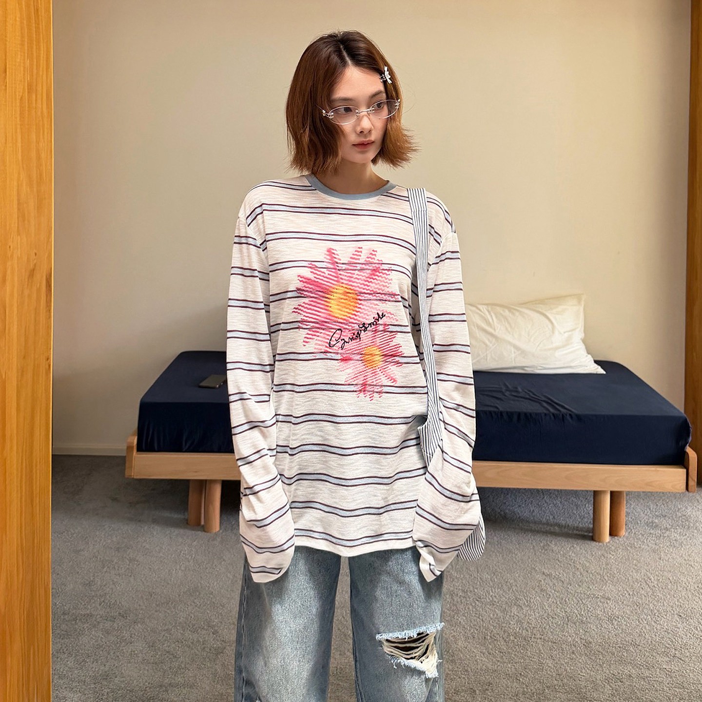 花朵字母图案印花条纹T恤女