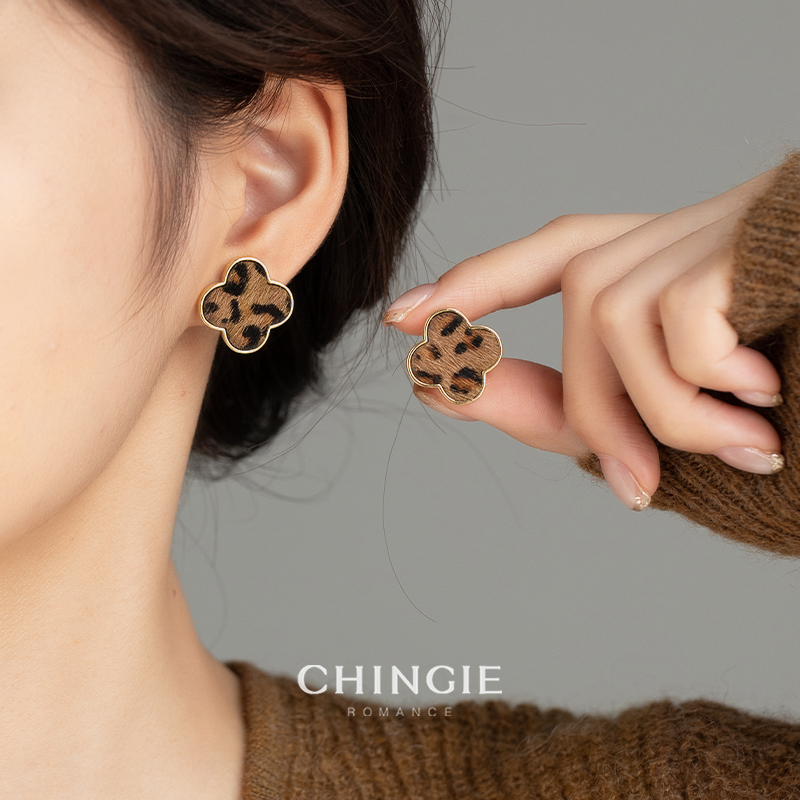 秋冬复古豹纹四叶草耳环