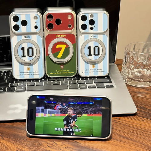 世界杯梅西C罗旋转支架适用苹果17ProMax电镀康宁手机壳iPhone16个性男款15pro小众创意14/13pro全包12防摔11