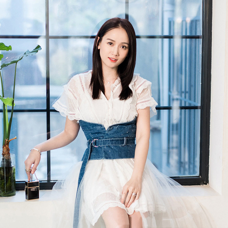 陈乔恩同款2018新款我们来了白色蕾丝蓬蓬大摆燕尾牛仔腰封连衣裙