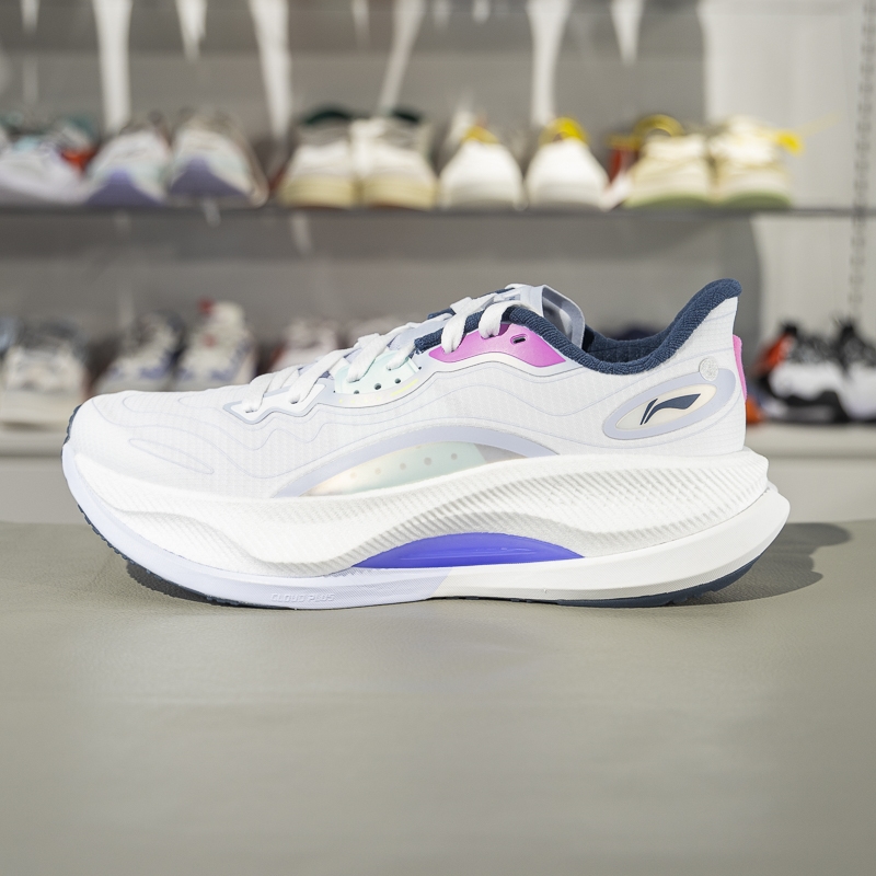 李宁男子跑鞋缓震回弹