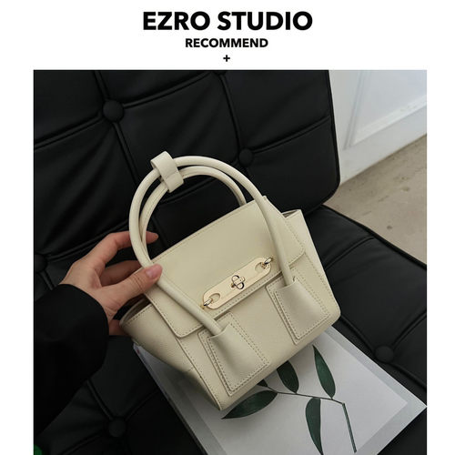 EZRO真皮手提斜挎锁扣质感蝙蝠包