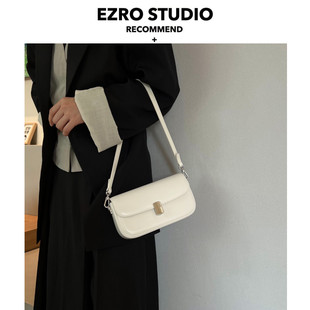 开边珠牛皮高级质感锁扣新款 百搭斜挎真皮女包百搭小方包 EZRO