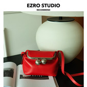 一作 EZRO 俏皮可爱圆球锁扣真皮头层牛皮盒子包斜挎女包新款