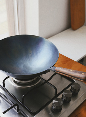 触造 圆底炒锅手工锻打胡桃木柄熟铁无涂层不粘中式燃气灶