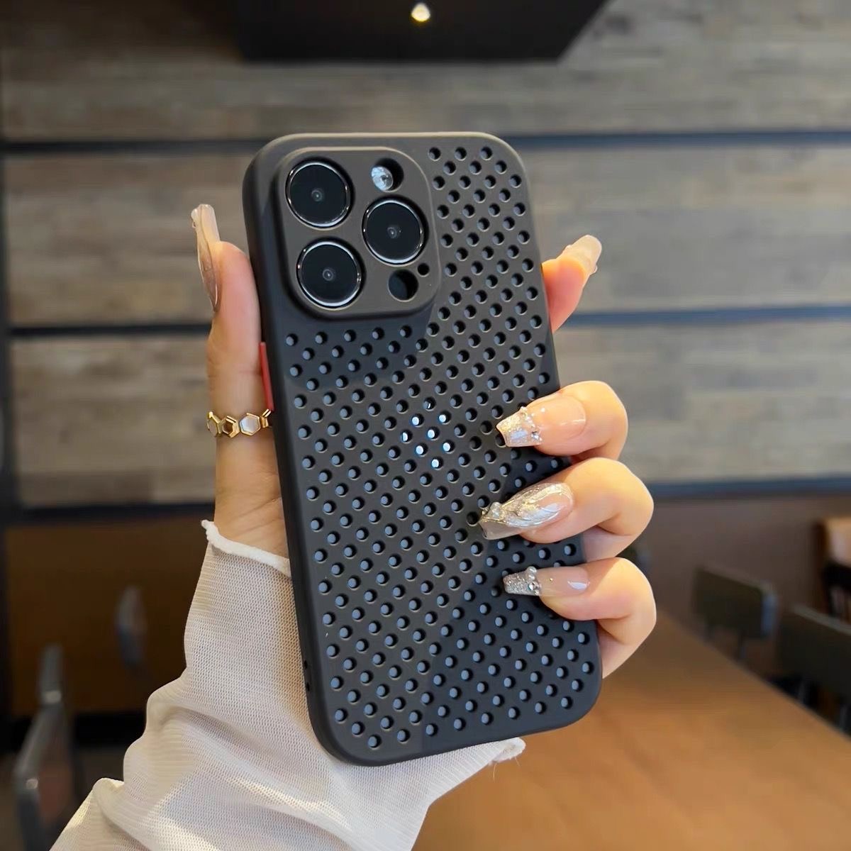 夏日简约透气散热壳适用苹果15promax手机壳iphone14保护壳13硅胶软壳12全包镜头防摔11磨砂防指纹XR网眼壳XS