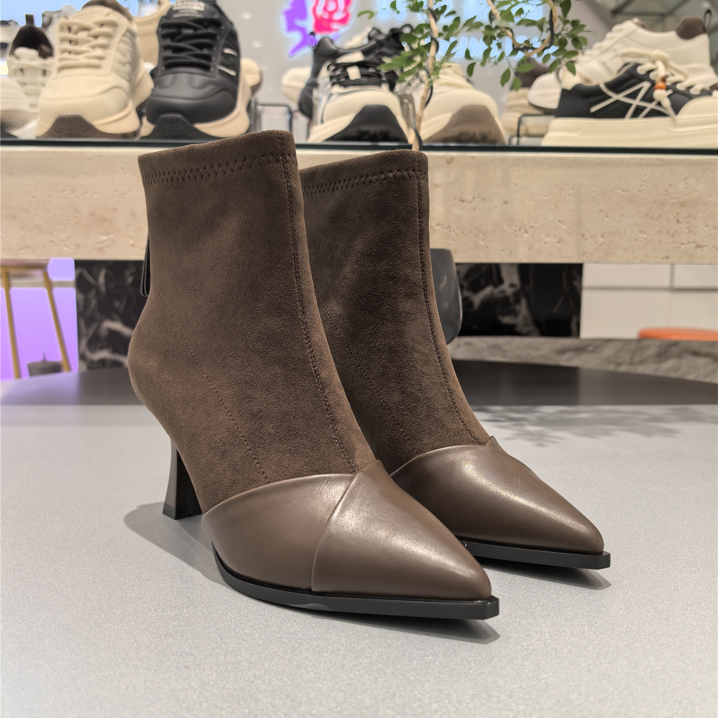 韩版绒面后拉链瘦瘦靴