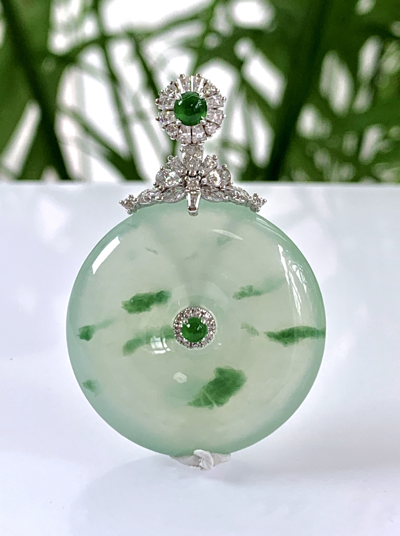 缅甸天然翡翠A货,18K金伴钻镶嵌高冰起光起胶飘绿平安扣吊坠1057