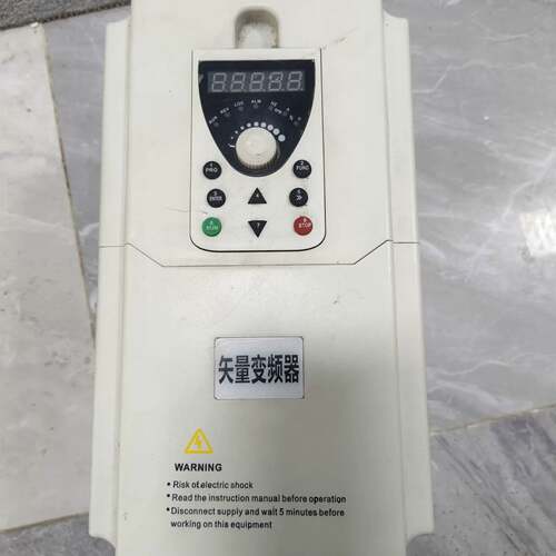 可维修TD800-4T18R5G/022P，，深圳台达变频器实物拍摄