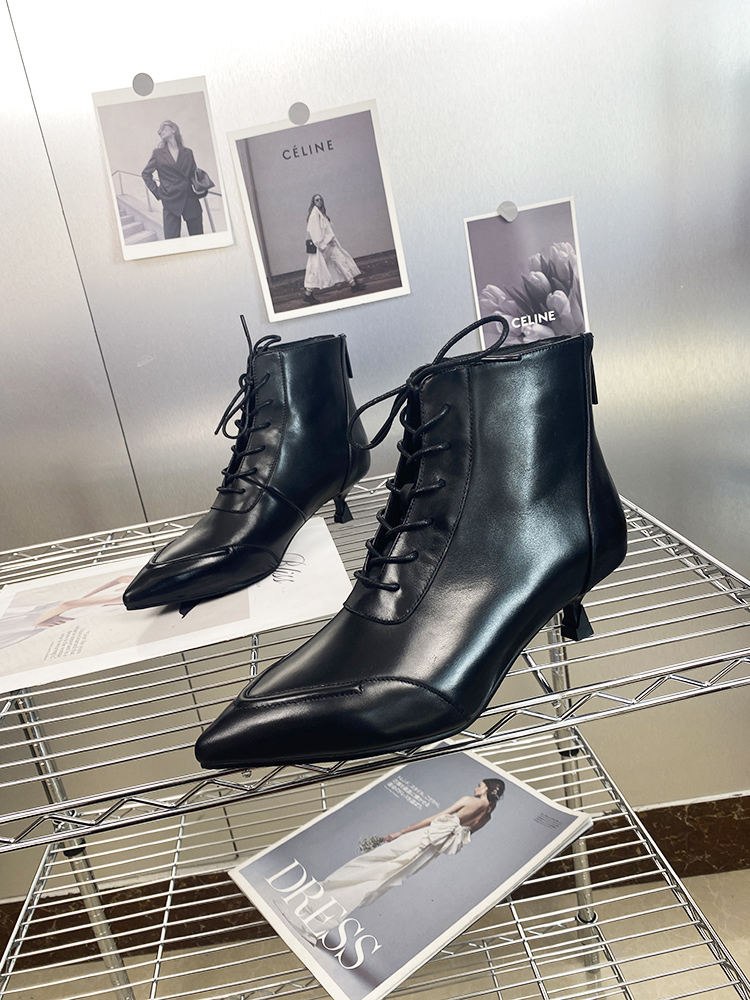 欧洲站2025秋冬新款真皮小跟短靴女低跟短筒尖头绑带女靴小皮靴女