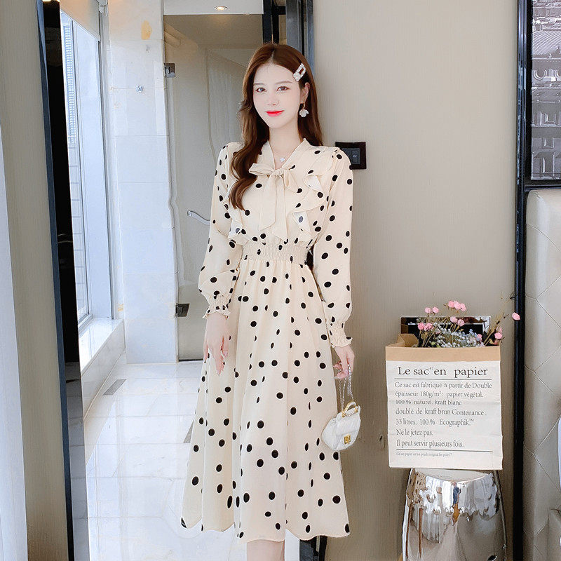 가을 겨울 외출용 수유원피스 산후복고풍 미드기장 도트 플러스 벨벳 균일하게 슬림하게 연출 가능한 다용도 수유 밑단 스커트