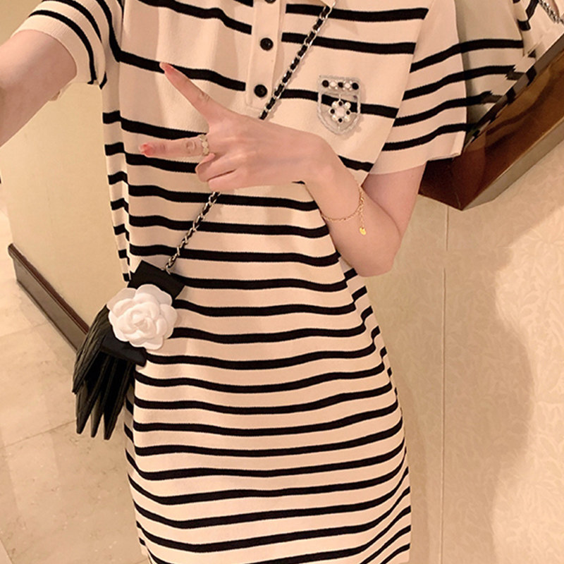 여름 새로운 반팔 모유 수유 티셔츠 느슨한 니트 스트라이프 감금 의류 세련된 뜨거운 엄마 간호 복장