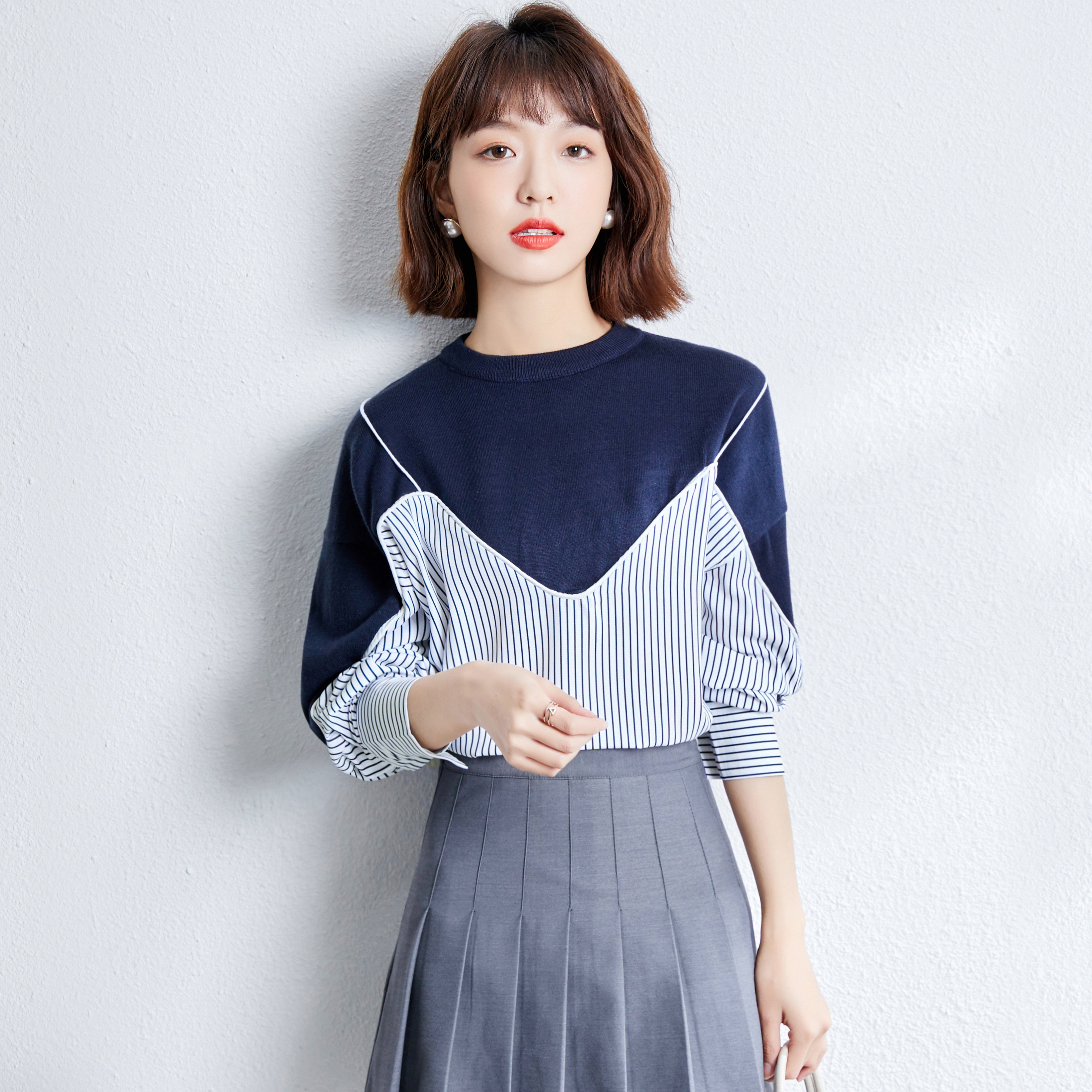 간호 탑 가을 긴팔 산후 접합 스트라이프 느슨한 야외 유행 간호 의류 가짜 투피스 핫 엄마 모델