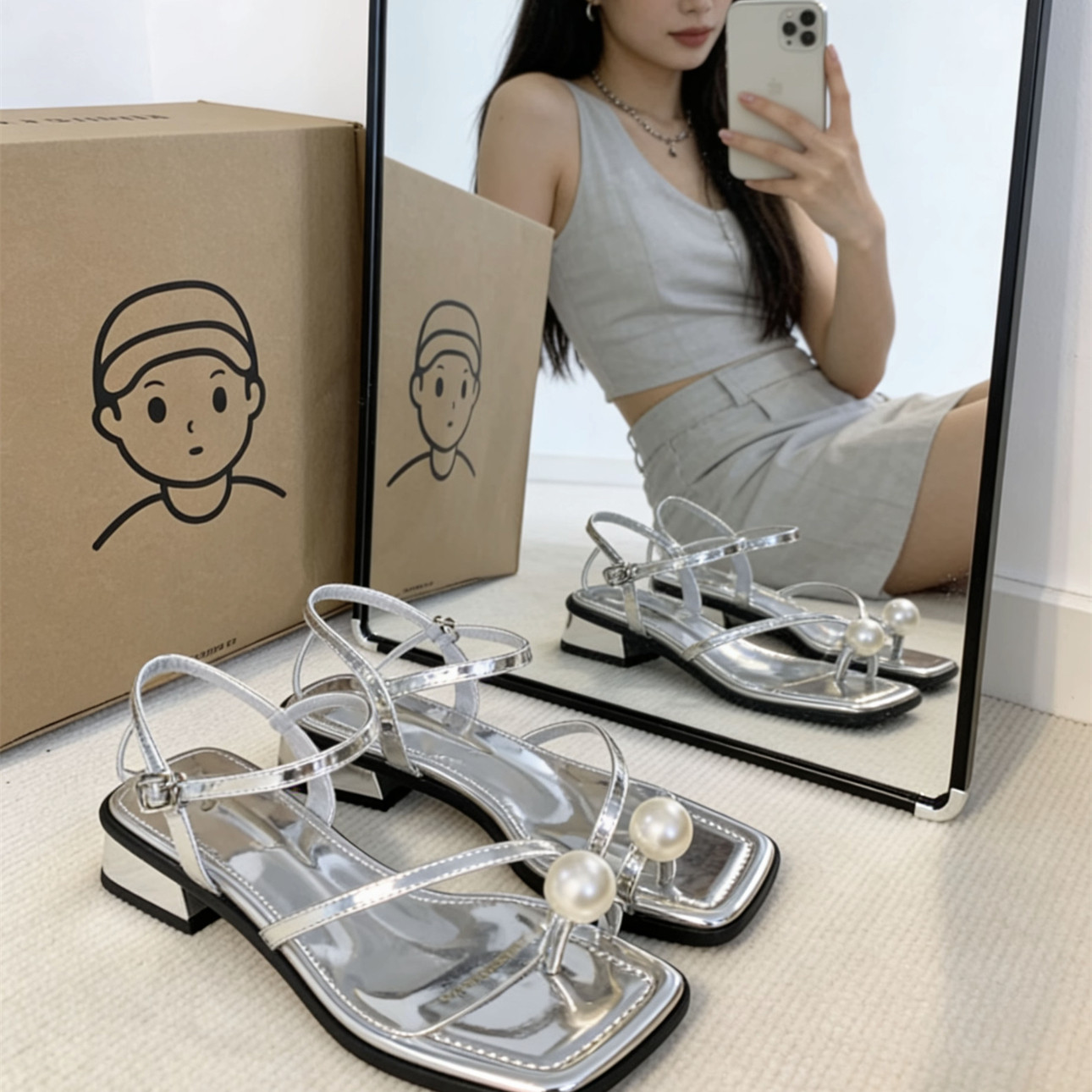 高级感银色珍珠一字带凉鞋女