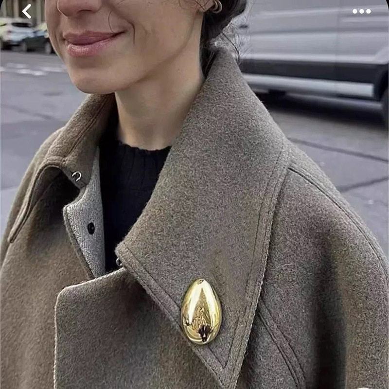 欧美极简设计感冷淡风金属亮面水滴蛋形胸针时髦气质走秀外套配饰