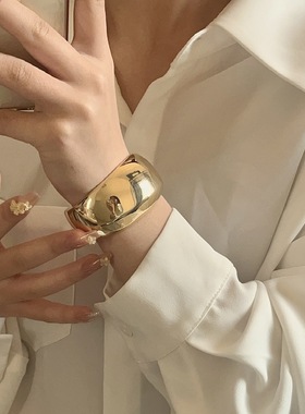 设计师秋冬宽面欧美金手镯