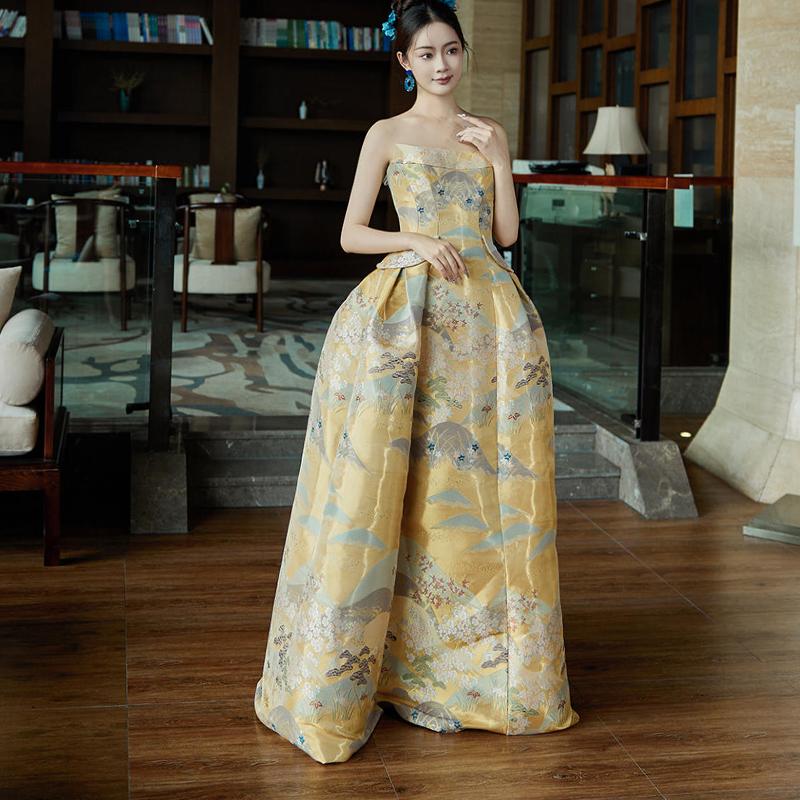 新中式晨拍礼服女新娘结婚敬酒服订婚气质高端轻奢小众抹胸连衣裙