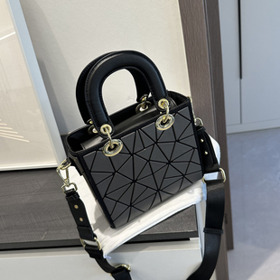 法国小众2025新款包包女流行时尚单肩斜挎包复古小方包手提戴妃包