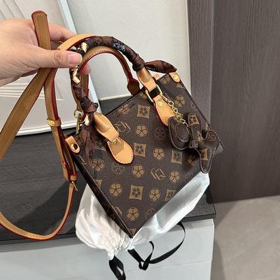 新款时尚百搭精致斜挎手提单肩包