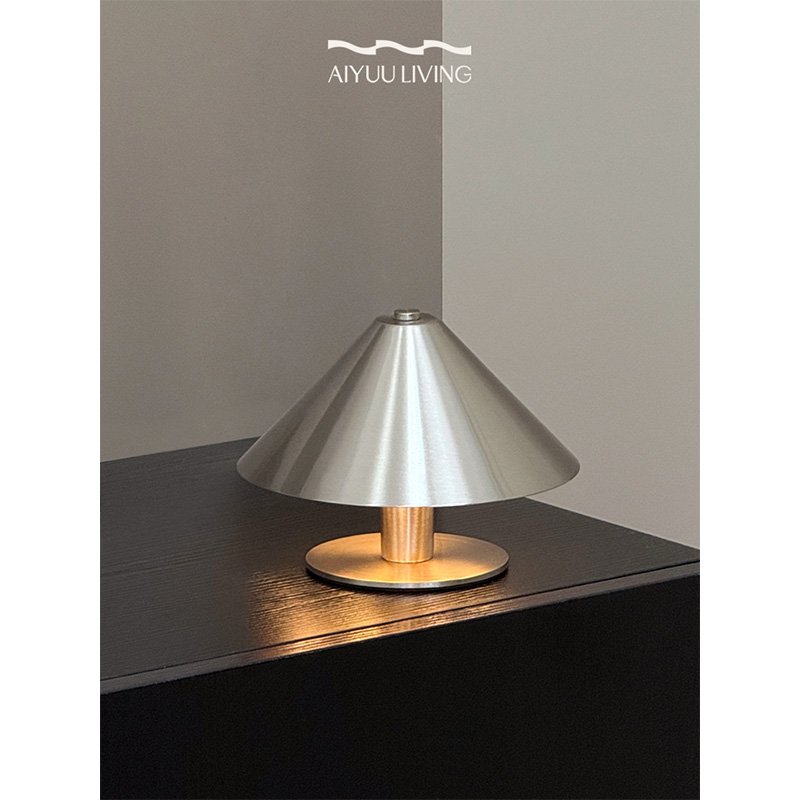 爱屿筑家 装饰台灯银色铁制触控灯卧室床头小夜灯桌面LED充电灯