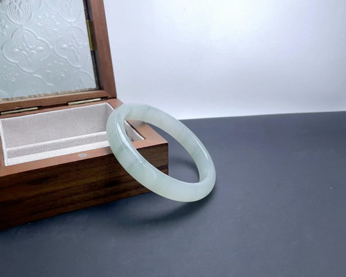 高品质青山黛天山翠玉手镯 平安镯 清冷优雅气质温婉国风浅绿飘花 - 封面