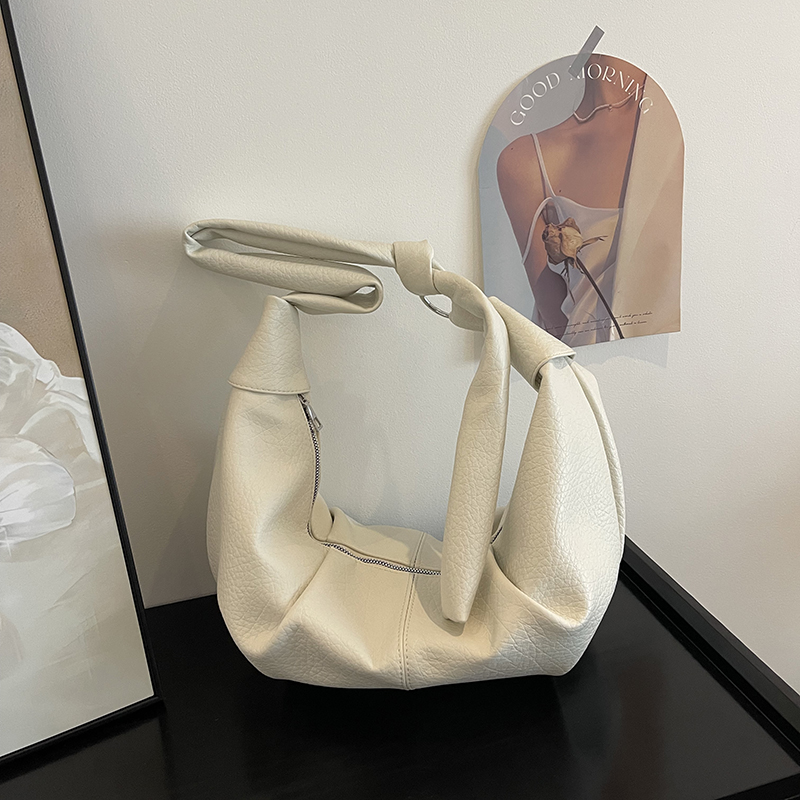 休闲纯色秋冬褶皱单肩斜挎包韩系