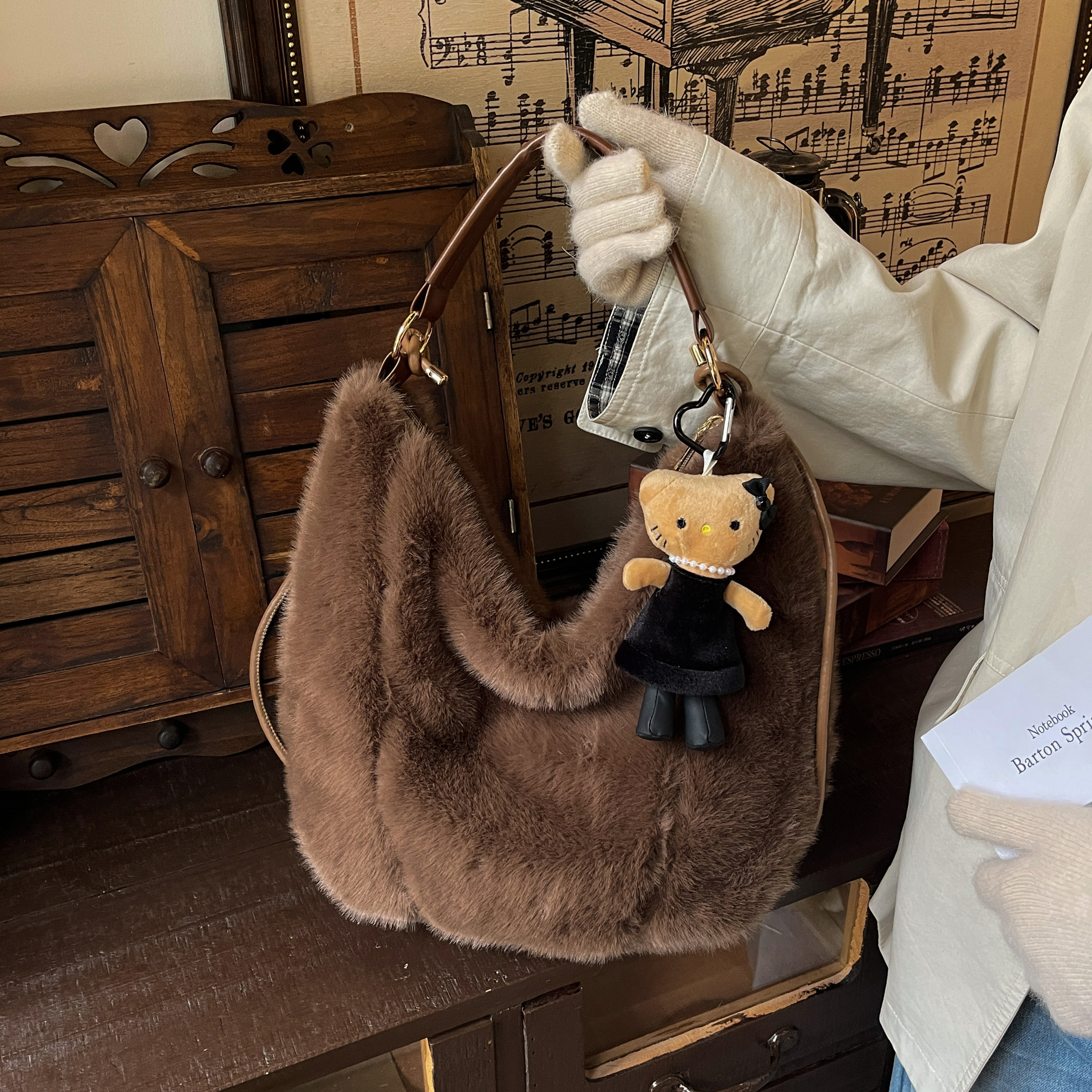 简约洋气毛毛大容量单肩腋下包包女式2025新款秋冬毛绒通勤斜挎包