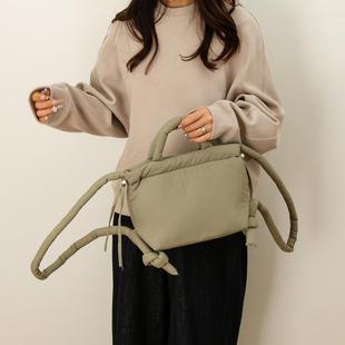 秋冬大容量高级感湖蓝色棉服包包女2026新款一包三用斜挎包双肩包