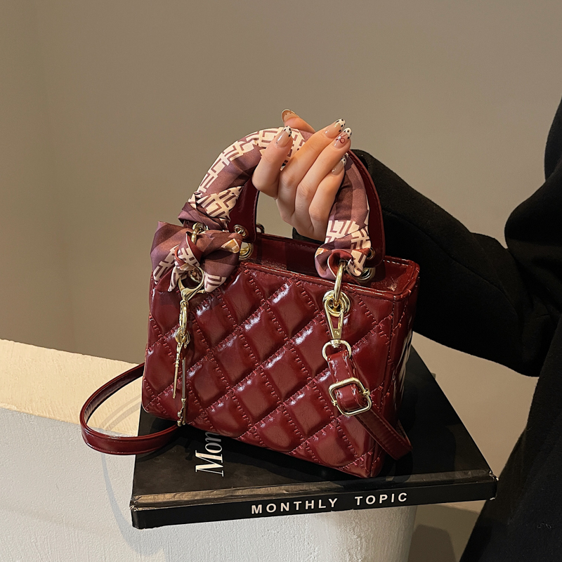 高级质感漆皮手提包包女式2024年秋季流行迷你菱格单肩斜挎小方包