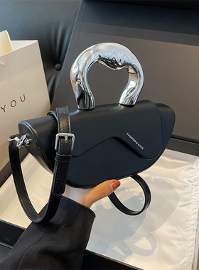 今年流行小众设计撞色包包2026新款女包夏天百搭斜挎包迷你翅膀包